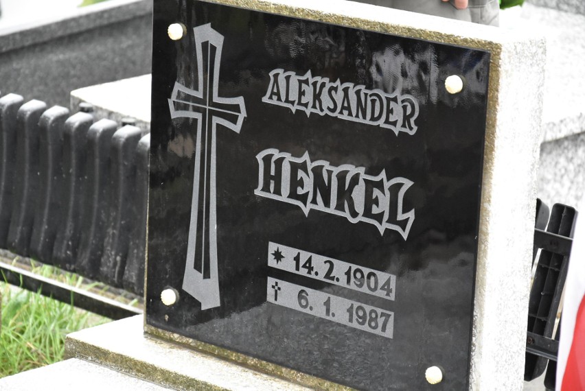 Oznaczenie grobu powstańca śląskiego śp. Aleksandra Henkela znakiem pamięci „Tobie Polsko”