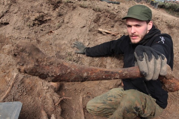 Masakra w Lutolu Suchym. Kolejny dzień ekshumacji zwłok pomordowanych Niemców