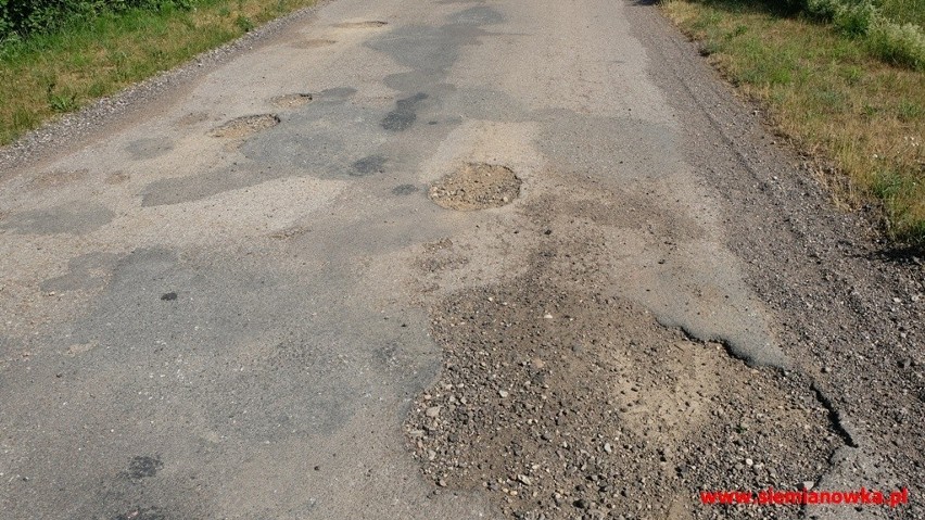Kierowcy, którzy chcą jechać drogą powiatową Narewka -...