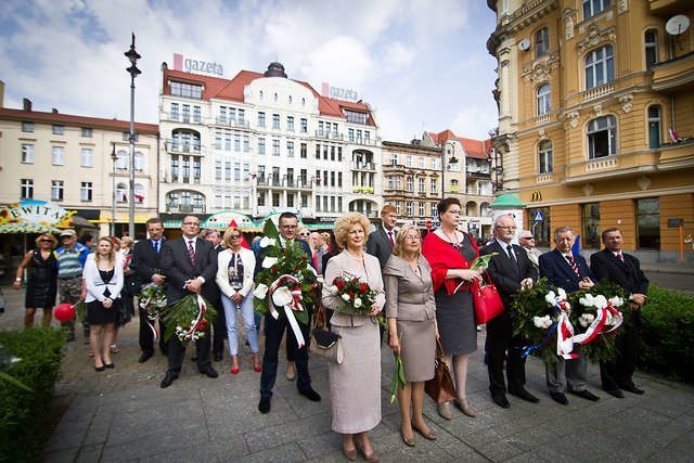 Na plac Wolności przybyli głównie starsi ludzie i smakosze grochówki, którą serwowano po oficjalnych uroczystościach