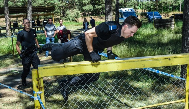 W dzisiejszych (6 czerwca) eliminacjach wojewódzkich do XXV Finału Ogólnopolskich Zawodów Policjantów Prewencji Turniej Par Patrolowych „Patrol Roku 2018” pierwsze miejsce zajęli reprezentanci KMP w Bydgoszczy, w składzie sierż. Jakub Piotrowski i st. post. Bartosz Michalczak, zdobywając 93 punkty.II miejsce policjanci z KPP w Chełmnie: sierż. szt. Rafał Brzozek i st. sierż. Piotr Rosinke - 92 punkty.III miejsce policjanci z KPP w Mogilnie: st. sierż. Filip Sadłowski i st. sierż. Łukasz Kotlarek - 84 punkty.W XXV Finale Ogólnopolskich Zawodów Policjantów Prewencji Turniej Par Patrolowych „Patrol Roku” kujawsko-pomorski garnizon będą reprezentowali policjanci z KMP w Bydgoszczy  i KPP w Chełmnie. Zawody te odbędą się w Szkole Policji w Słupsku.Pogoda na czwartek, 7 czerwca