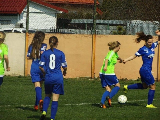 Pierwsze trzy punkty w rundzie wiosennej zgarnęły piłkarki Wdy/Strażaka Przechowo (Świecie).