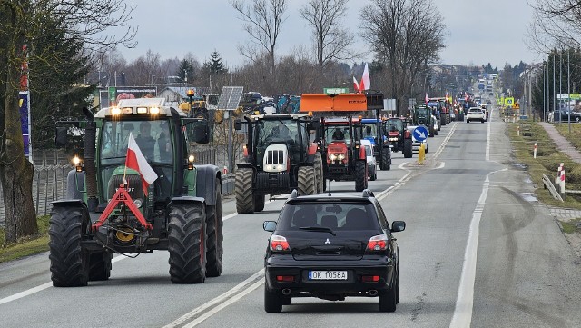 Protest rolników w Górnie. Paraliż na drodze krajowej numer 74 i wielkie korki.