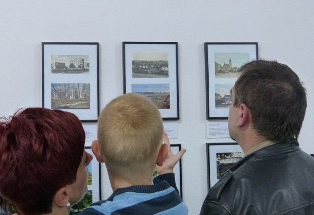 Wielu ostrowczan przyszło na wystawę z dziećmi, by pokazać im jak kiedyś wyglądało miasto.