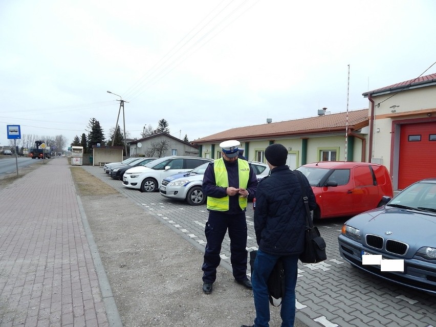 W Radziejowie pieszy po szczególnym nadzorem policjantów