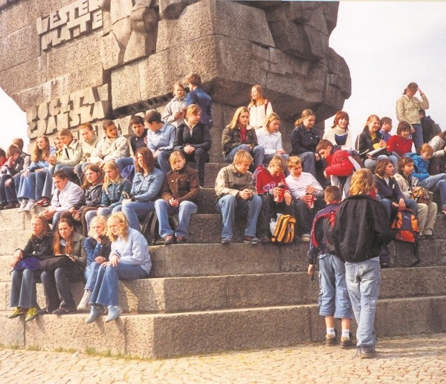 Niemiecko-polska szkoła przykłada wagę do znajomości sąsiada i wzajemnych kontaktów. Wspólne wycieczki do Gdańska i Krakowa to już tradycja. Uczniowie przy Pomniku Bohaterów Westerplatte