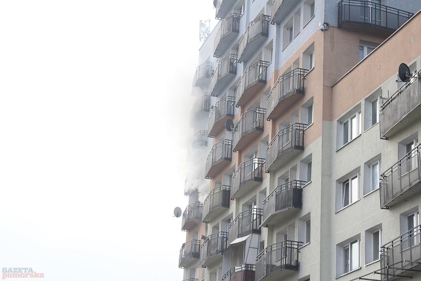 Tuż przed południem doszło do pożaru mieszkania w bloku na...