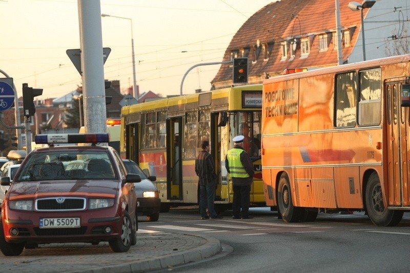 Wrocław: Pożar autobusu 129 na Osobowickiej (ZDJĘCIA)