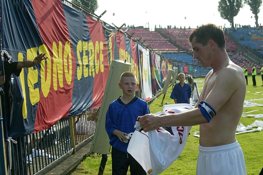 Dariusz Szubert po jednym ze spotkań wiosną 2003. Pogoń...