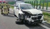 Wypadek na autostradzie A4. Kierująca BMW uderzyła w bok ciężarówki. Do zderzenia doszło na wysokości Góry św. Anny