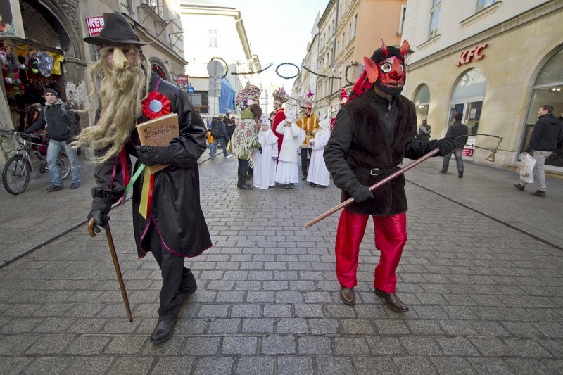 Korowód kolędników przeszedł ulicami Krakowa [ZDJĘCIA]