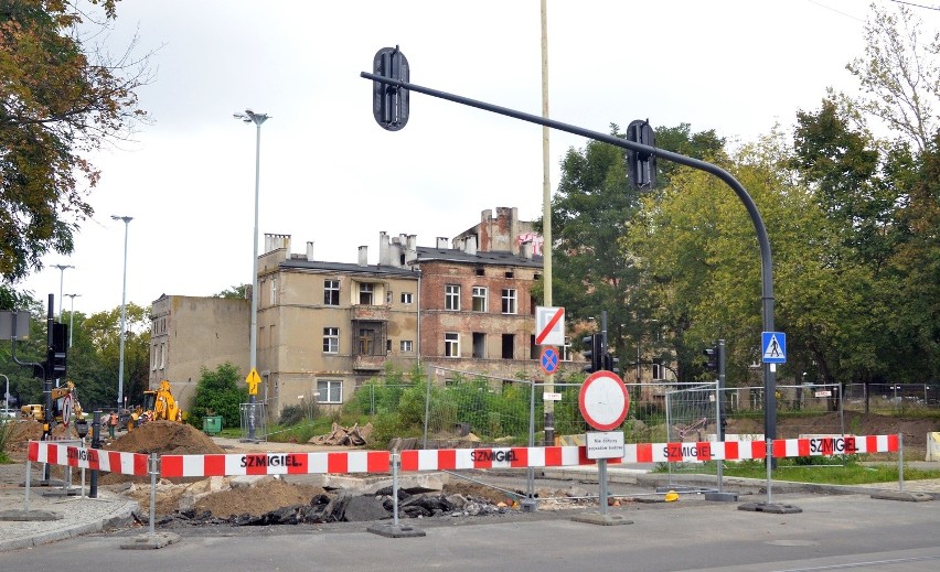Poszerzanie ulicy Łąkowej w Łodzi. Drogowcy wyburzą dwie kamienice [ZDJĘCIA]