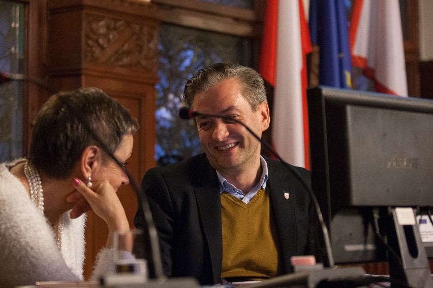 Na sesji nadzwyczjnej o budżecie Słupska na 2016 rok (wideo, zdjęcia)