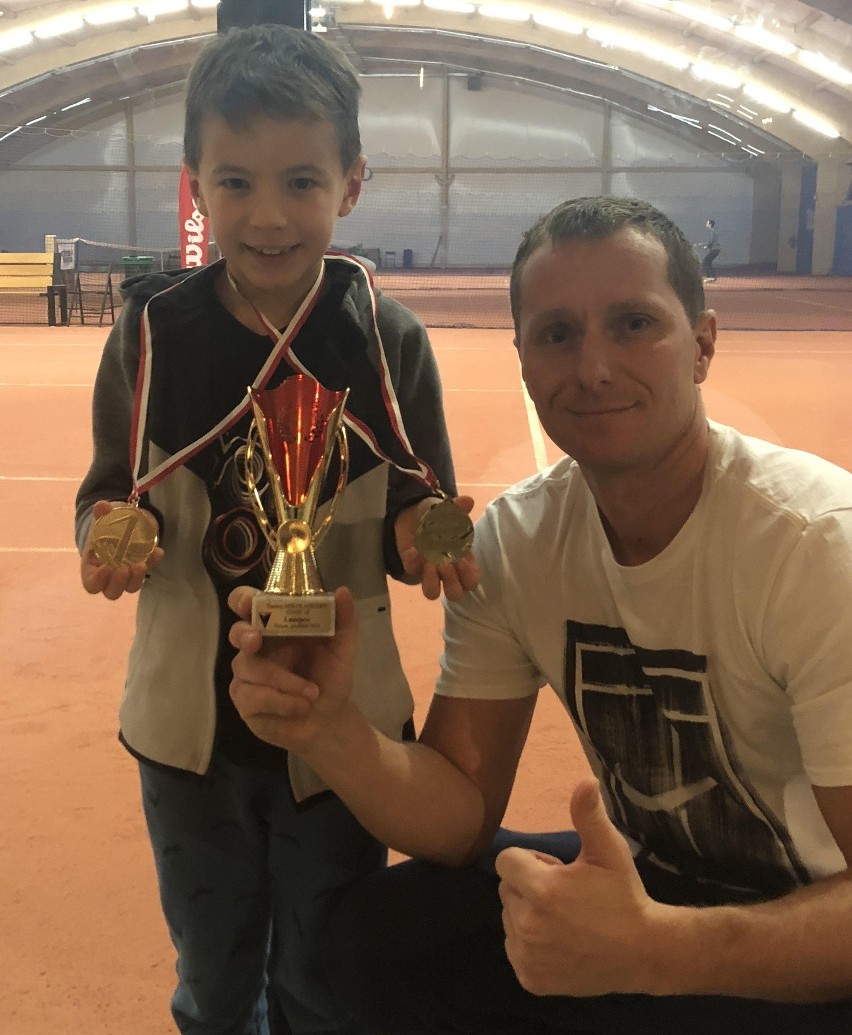 8-letni Olek Preisner swoją przygodę z tenisem rozpoczął 4...