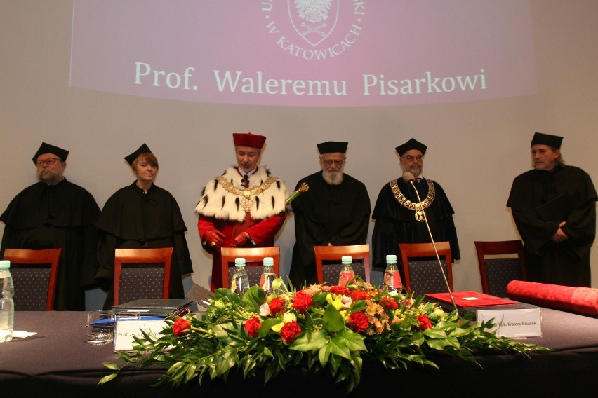 Prof. Walery Pisarek doktorem honoris causa Uniwersytetu Śląskiego