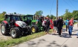 Wielkie traktory i kiełbaski z grilla na Dniu Otwartym w Chrobrzu. Ósmoklasiści mogli szczegółowo poznać ofertę szkoły. Zobaczcie zdjęcia