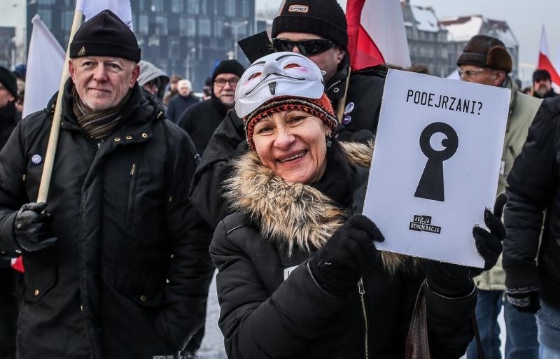 Tysiące osób na demonstracji KOD w Gdańsku [ZDJĘCIA, FILM]