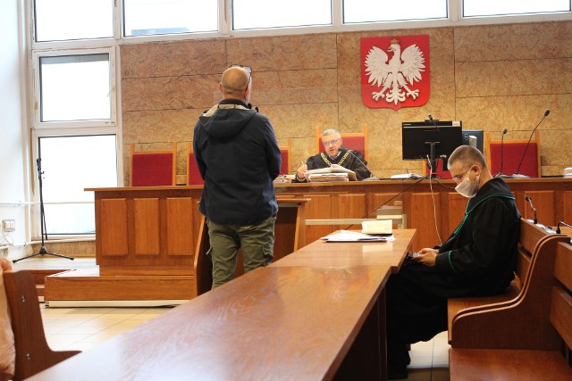 Świadek Marek C. zeznaje na procesie Marioli M., która oszukała go na kwotę 40 tys. zł