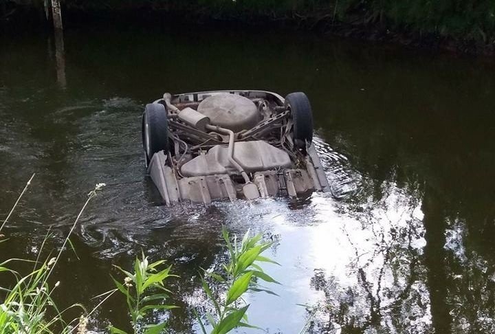 Wypadek w Bałtowie. Samochód wpadł do rzeki! Echo Dnia