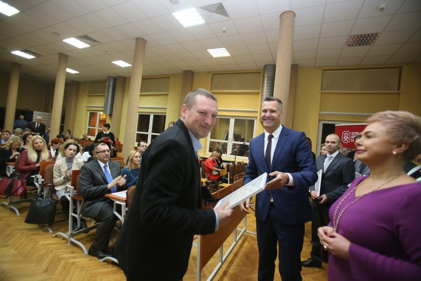 Oto laureaci tytułu „Nauczyciel na medal”. Wręczyliśmy nagrody zwycięzcom plebiscytu DZ [ZDJĘCIA]