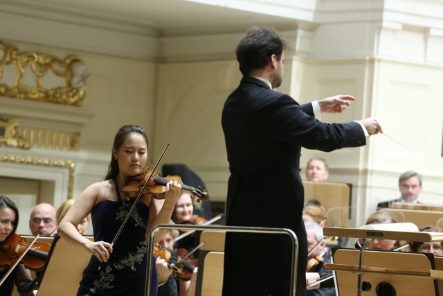 Ji Young Lim, Łukasz Borowicz i Orkiestra Filharmonii Poznańskiej