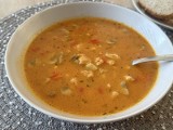 Pożywna zupa gyros na obiad. Poznaj przepis na szybką zupę pełna warzyw. Wyśmienite danie dla wielbicieli kurczaka