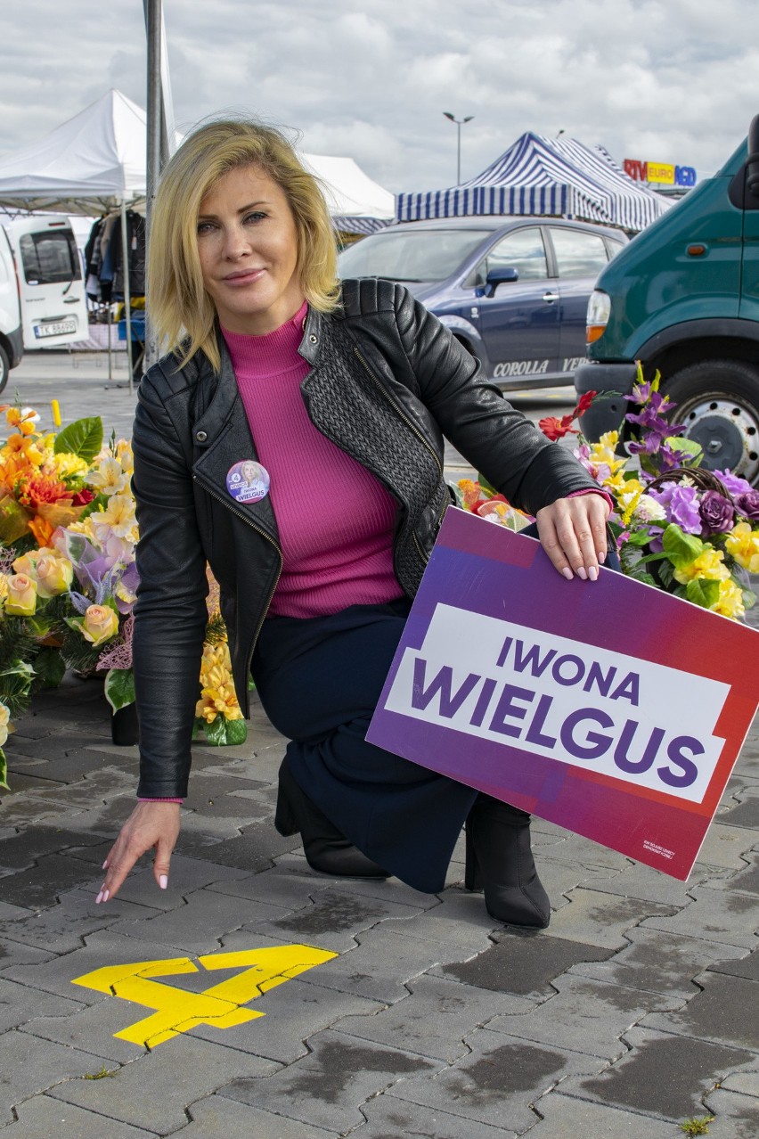 Iwona Wielgus, kandydatka Lewicy na targowisku w Starachowicach. Kupiła ser i śmietanę (ZDJĘCIA)