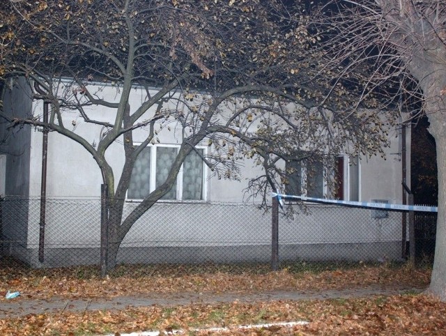 W tym domu, w Aleskandrowie Kujawski, student zamordował swojego wujka.