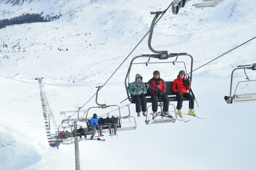 Tatry. Kasprowy Wierch oblężony przez narciarzy i turystów [ZDJĘCIA]