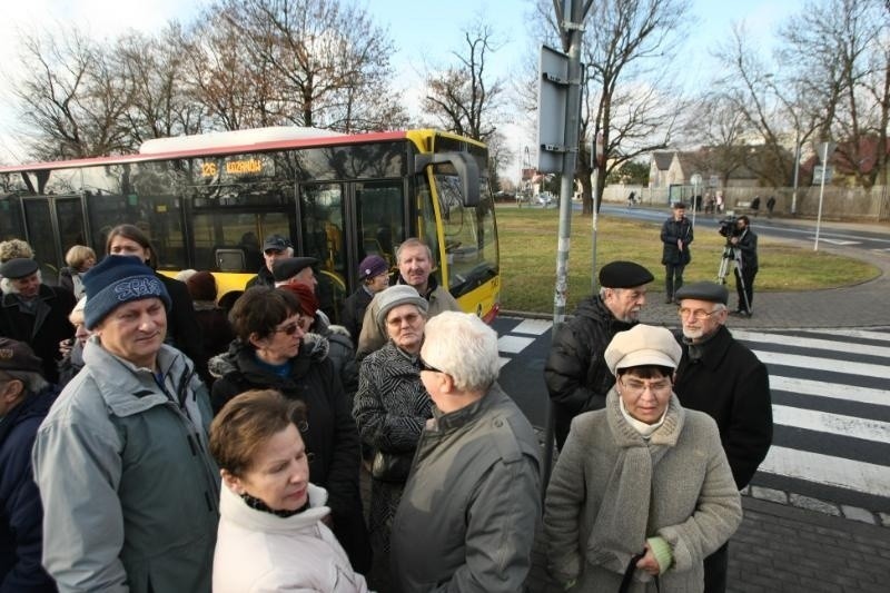 Wrocław: Mieszkańcy Kuźnik i Nowego Dworu wyszli na ulicę. Chcą przywrócenia linii 139 (ZDJĘCIA)