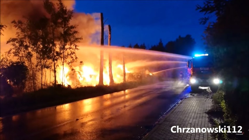 Potężny pożar w Trzebini. Pali się składowisko gumowych odpadów [ZDJĘCIA]