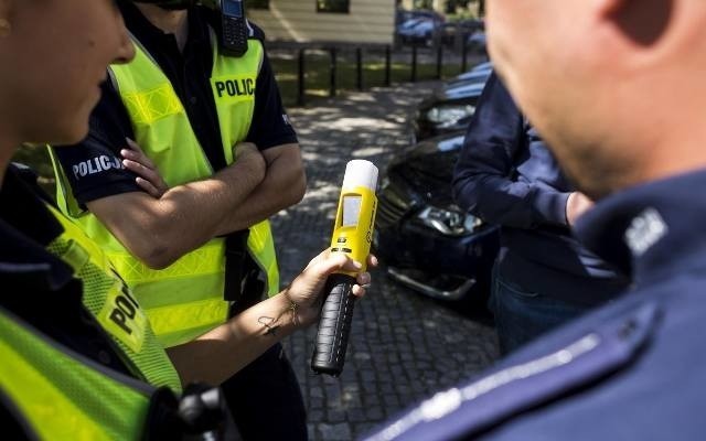 Badanie trzeźwości wykazało, że w organizmie kierowcy były prawie 3 promile alkoholu.