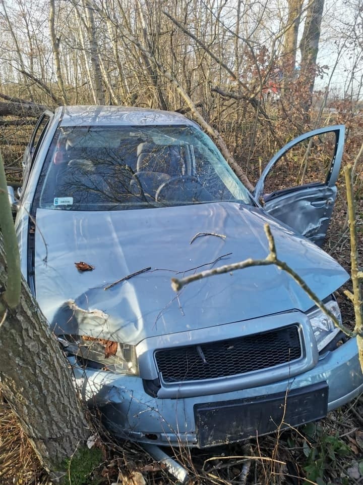 Gm. Nowa Wieś L. Śmigłowiec LPR zabrał osobę poszkodowaną w wypadku koło Łebienia