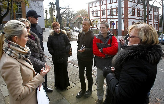 Pacjenci spotkali się dzisiaj z dyrektorem szpitala przy ul. Arkońskiej dr Mariuszem Pietrzakiem. Towarzyszyli mu dr Marta Syczewska i ordynator dr Samir Zeair.