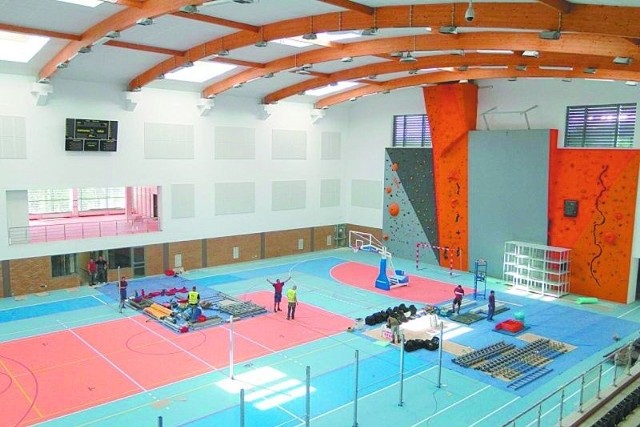 Hala sportowo-widowiskowa z pływalnią jest już prawie gotowa. Jednak wszystkich prac, niezbędnych do otwarcia obiektu, nie uda się zakończyć we wcześniej zaplanowanym terminie.