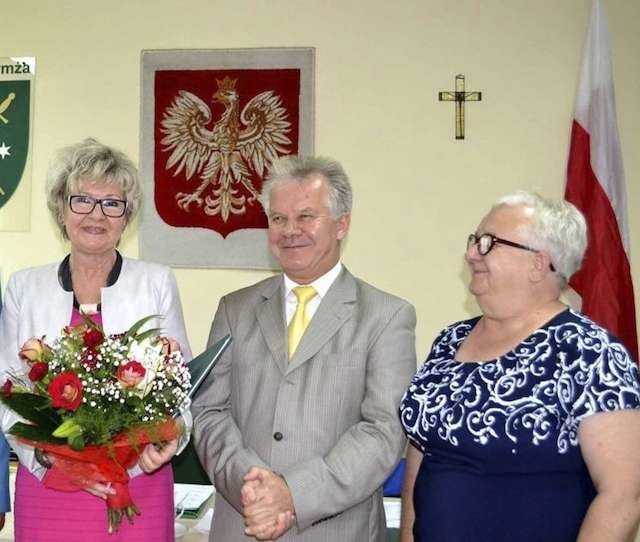 Iwona Drożyńska (na zdj. pierwsza z lewej) 38 lat pracowała jako nauczycielka Szkoły Podstawowej w Zelgnie. Przez 17 lat była jej dyrektorką