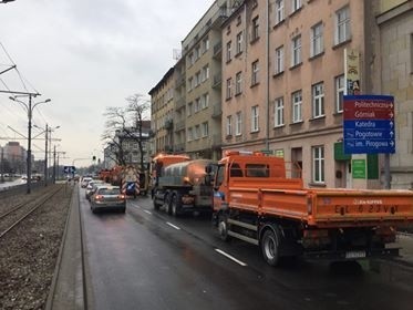 Awaria wodociągowa na al. Kościuszki. Sprawdźcie, gdzie nie ma wody. UTRUDNIENIA NA DRODZE