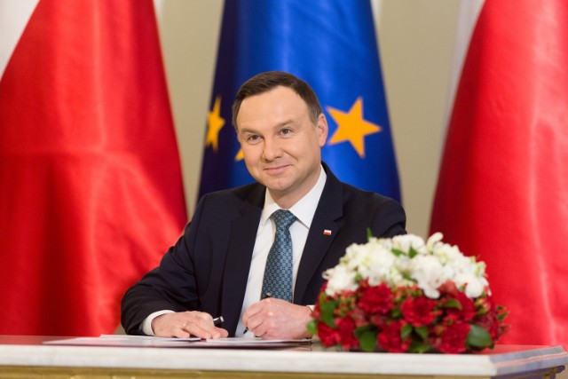 19.12.2016 warszawa prezydent rp andrzej duda podpisuje ustawe o obnizeniu wieku emerytalnego nz andrzej duda adam guz/polska press