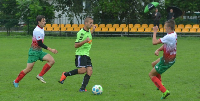 Pogórze Wielopole Skrzyńskie (na zielono) wygrało w Gnojnicy aż 7:0! 