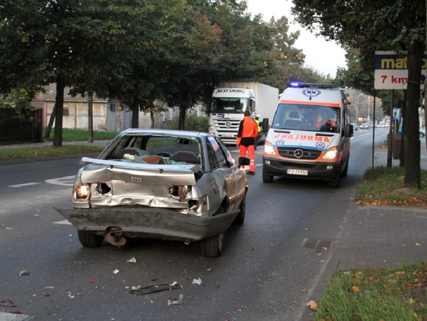 Mercedes uderzył w tył audi na ul. Wrocławskiej w Zielonej...