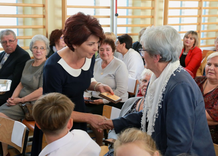 Szkoła Podstawowa w Rudkach w gminie Nowa Słupia obchodziła jubileusz 60-lecia istnienia. Muzyczną niespodzianką zespół Playboys