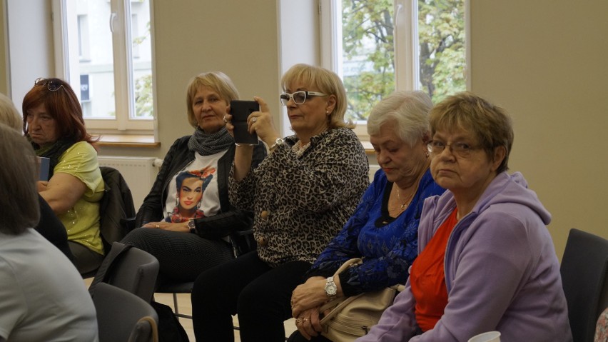 Pierwsze spotkanie seniorów przy okrągłym stole odbyło się...