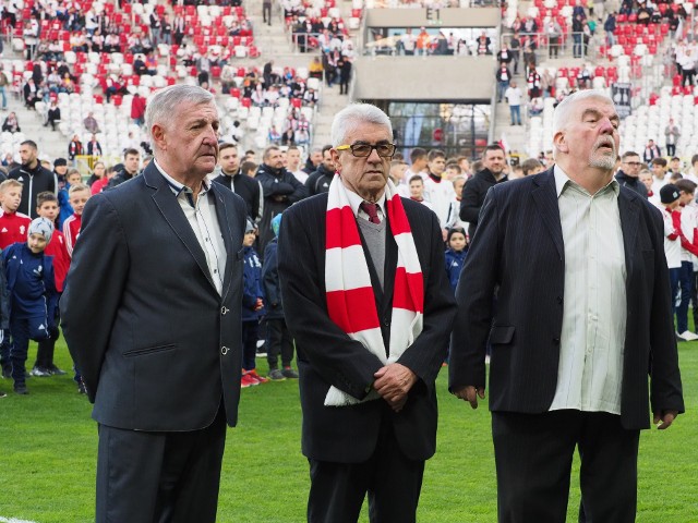 Legendy ŁKS Marek Dziuba, Ryszard Polak i autor felietonu Marek Łopiński otrzymały klubowe odznaki