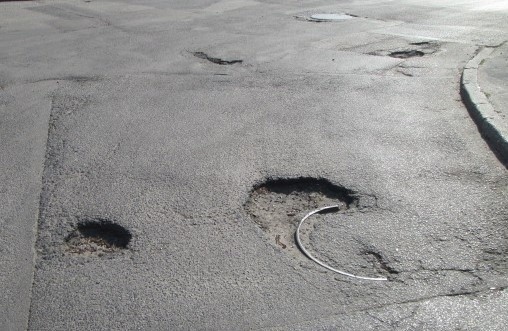 Szczecin: Mieszkańcy mogą zgłaszać dziury w jezdni. Apelują o to urzędnicy