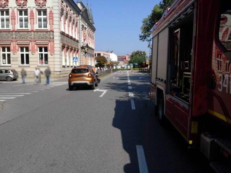 Nowy Sącz. Zderzenie dwóch samochodów na ul. Długosza. Trzy osoby w szpitalu
