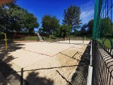 Nowa atrakcja w Czeladzi. Obok basenów w Parku Grabek powstały boiska do siatkówki plażowej 