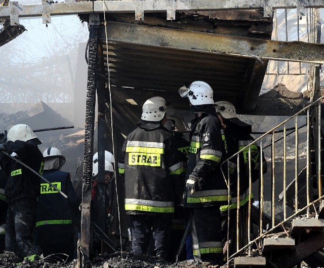 Tragiczny w skutkach pożar w Kamieniu Pomorskim uzmysłowił nam, że użycie palnych materiałów do budowy domu stanowi śmiertelne zagrożenie dla życia przebywających w nim osób.