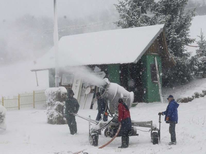 Armatki na stoku narciarskim w Myślęcinku pracują już pełną...
