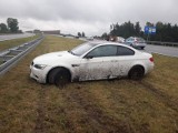 Autostrada w powiecie aleksandrowskim: w pobliżu radiowozu stojącego na pasie zieleni „przeleciało” bmw