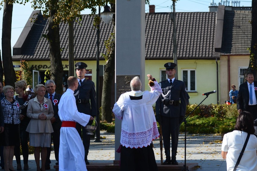 Odsłonięcie pomnika w Ożarowie